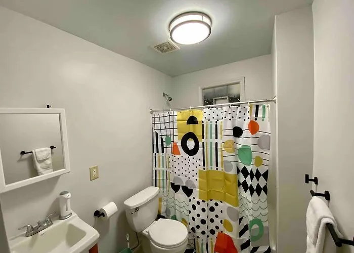 Apartment Red Line Corporate Housing *