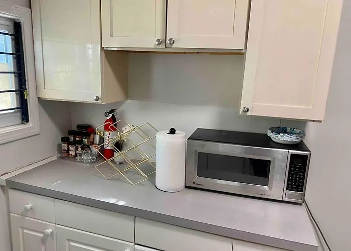 Apartment Red Line Corporate Housing *