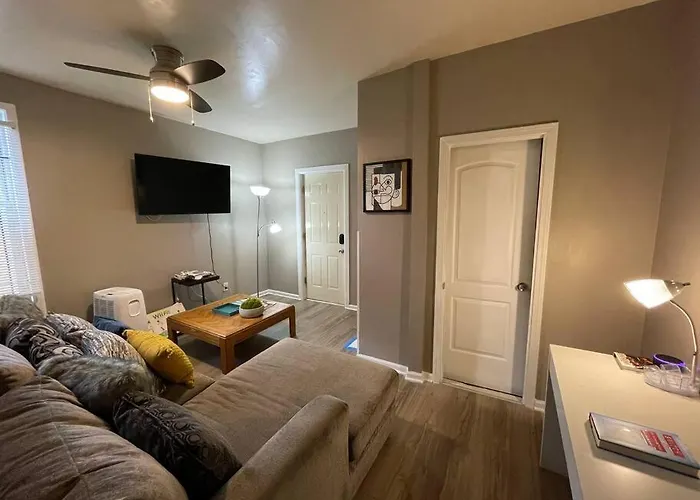 Apartment Red Line Corporate Housing